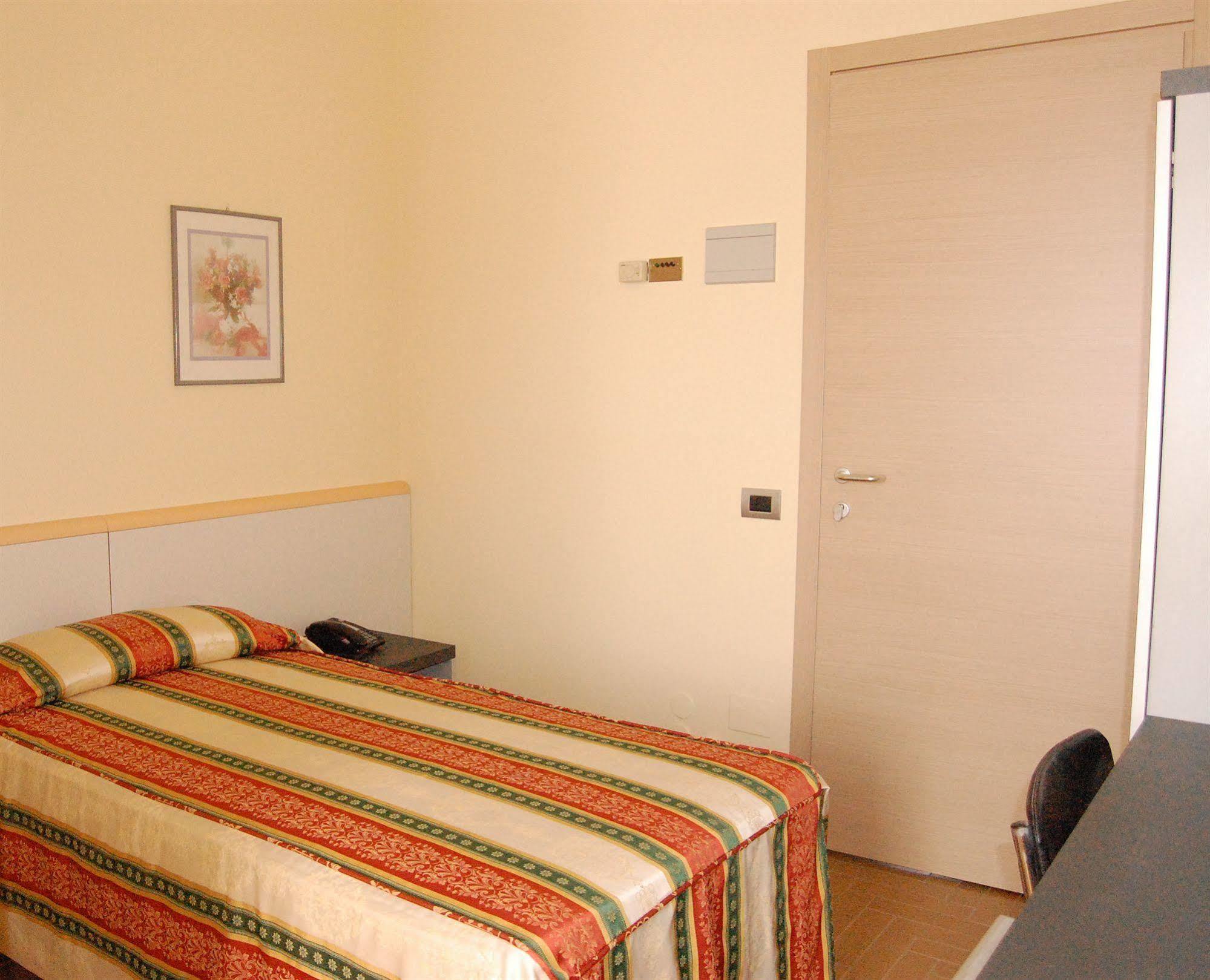 HOTEL RISTORANTE NOVARA EXPO BAREGGIO 3* (Italia) - da 67 € | HOTELMIX